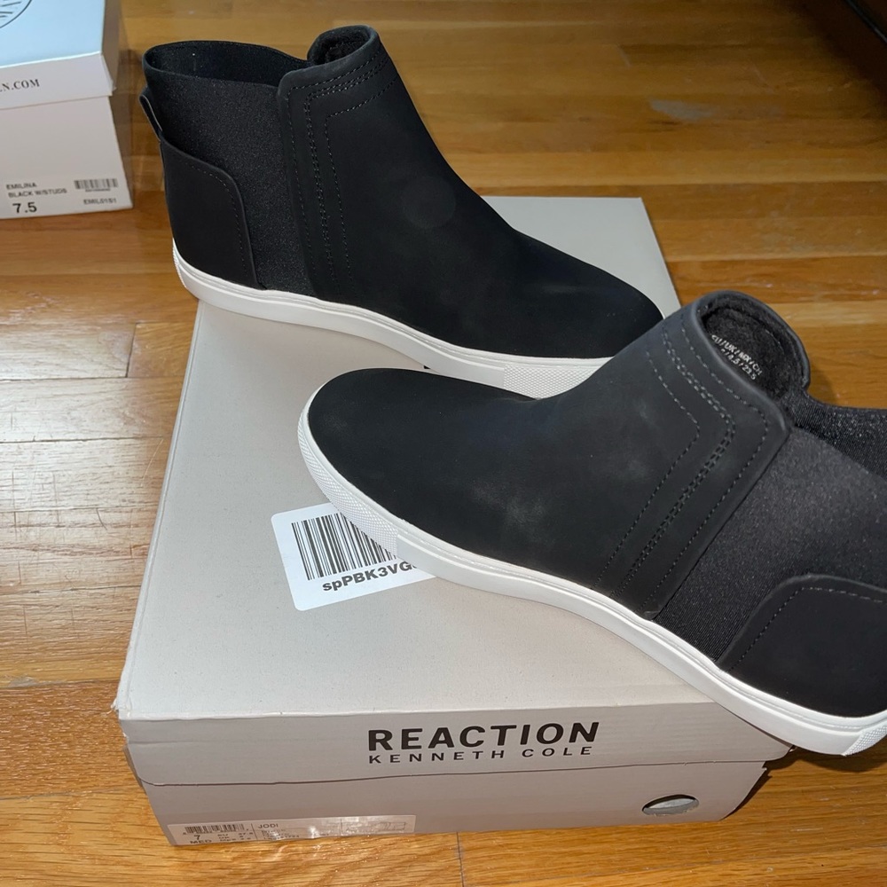 Kenneth Cole Sneakers - NEW